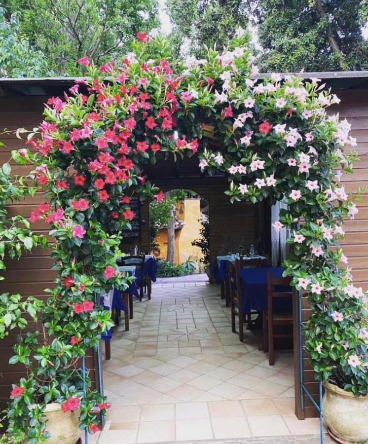 B&B Il Girasole SantʼAnna Arresi Kültér fotó